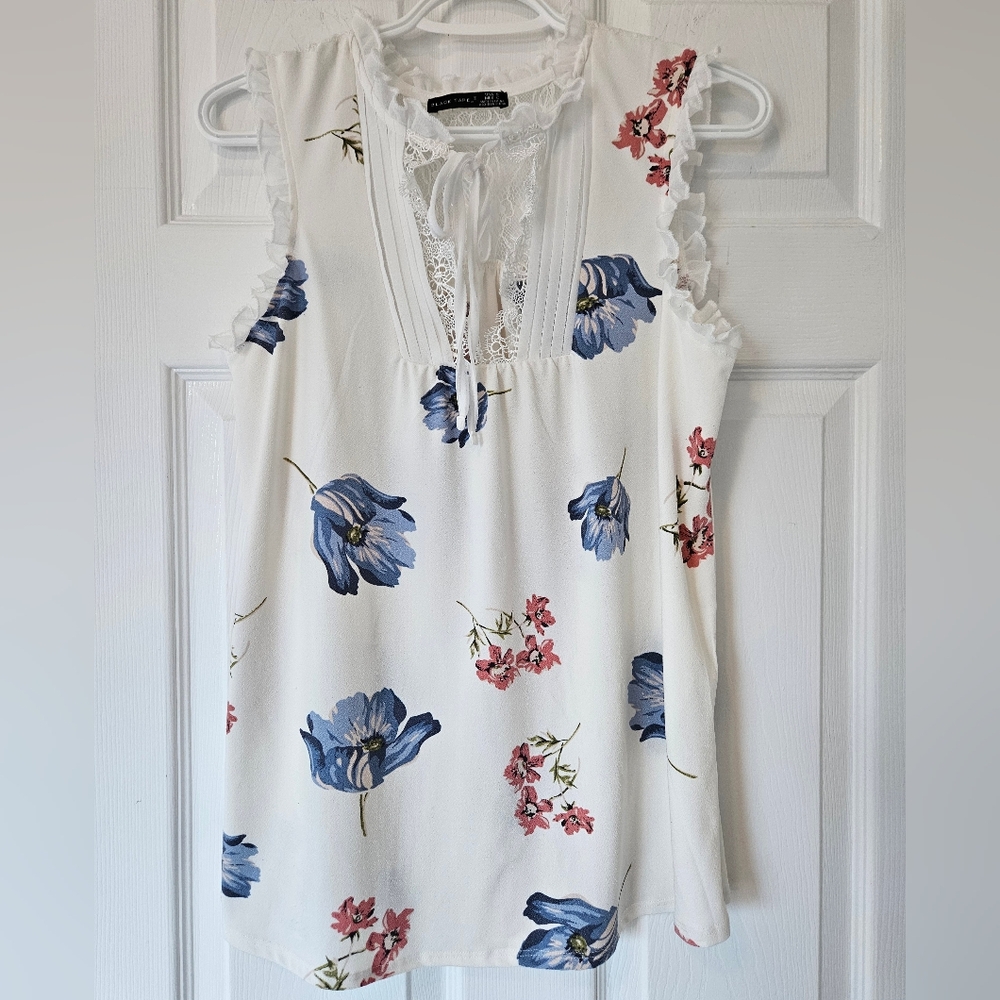 Ivory Floral Sleeveless Blouse "Black Tape" Lace Panel Ruffels Small/Medium